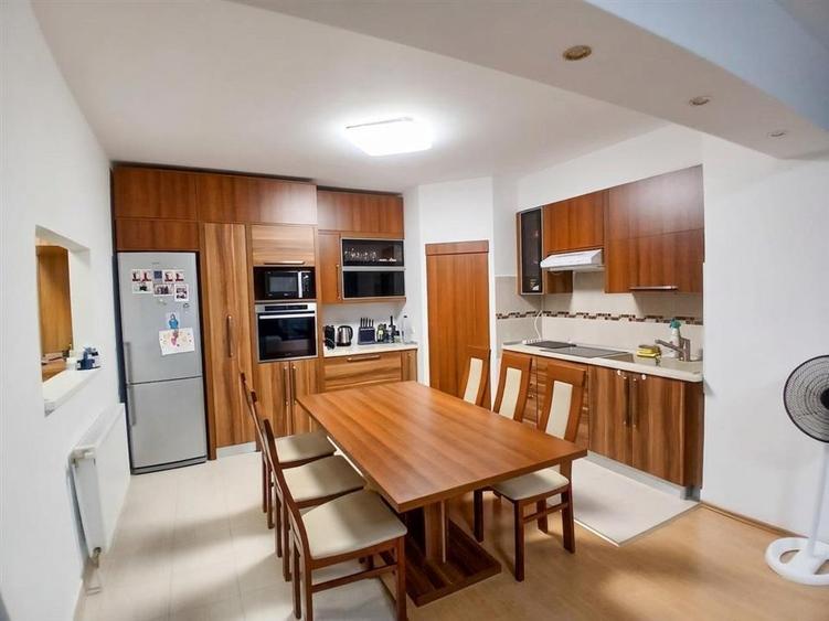 Apartament cu 2 camere decomandat în Iosia