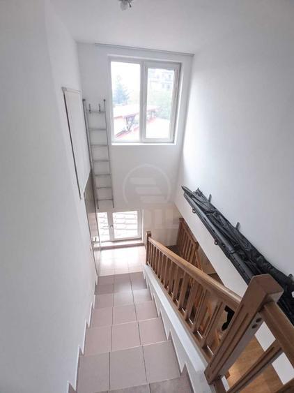 Apartament cu 3 camere semidecomandat în Semicentral