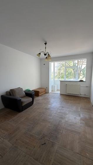 Apartament 2 camere, 47 mp, Centru Craiova — baie modernizată, potrivit și pentr - 2