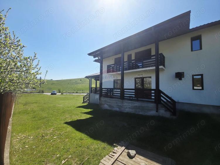 Casă cu Teren 1550 Mp în Dărmănești