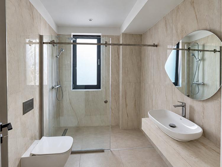 Apartament cu 3 camere semidecomandat în Pipera