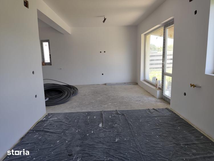 Casă cu 4 camere cu Teren 399 Mp în Crevedia