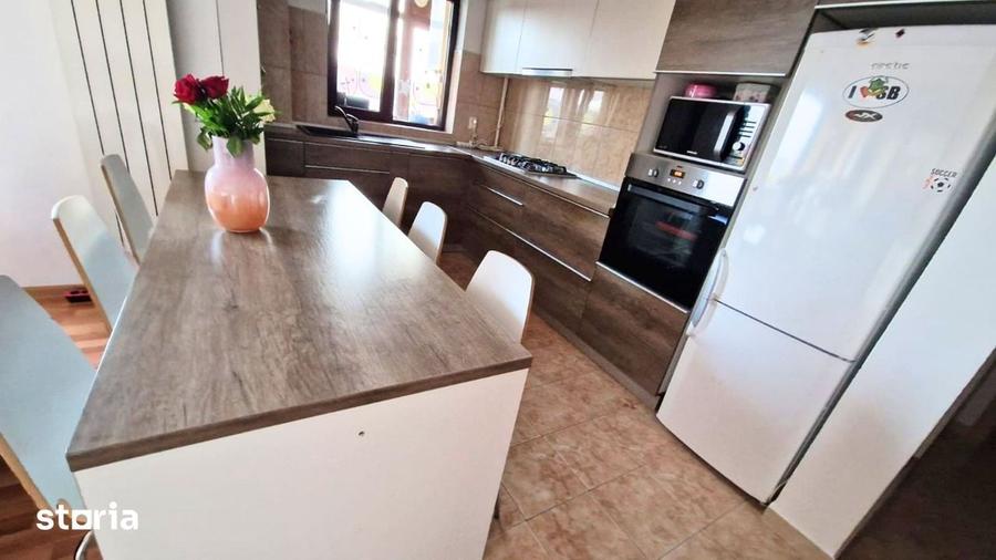 Apartament cu 3 camere semidecomandat în Banat