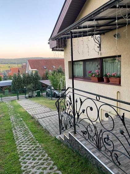 Casă individuală cu 4 camere cu Canalizare în Livezeni