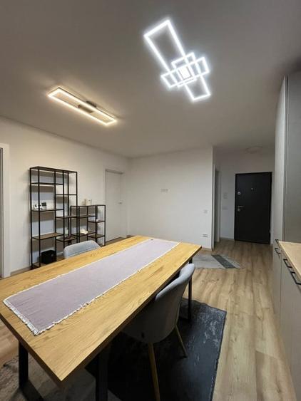 Apartament cu 3 camere semidecomandat, mobilat în Florești
