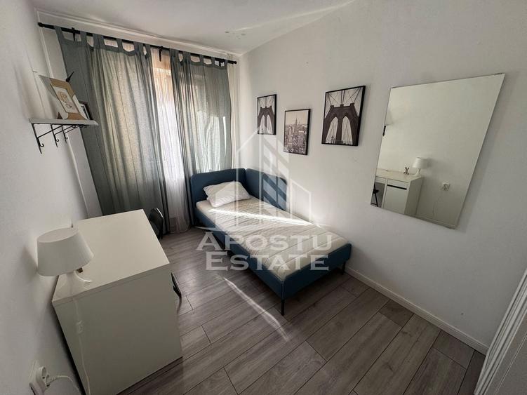 Apartament cu 3 camere semidecomandat în Girocului