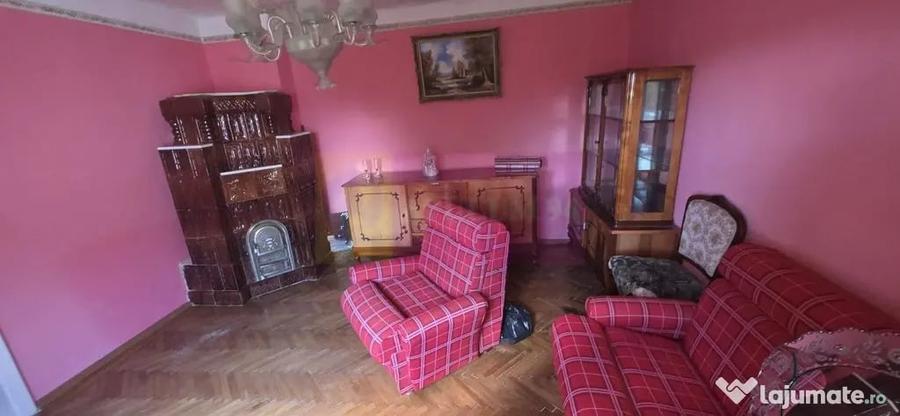Casă cu 5 camere cu Teren 379 Mp în Central