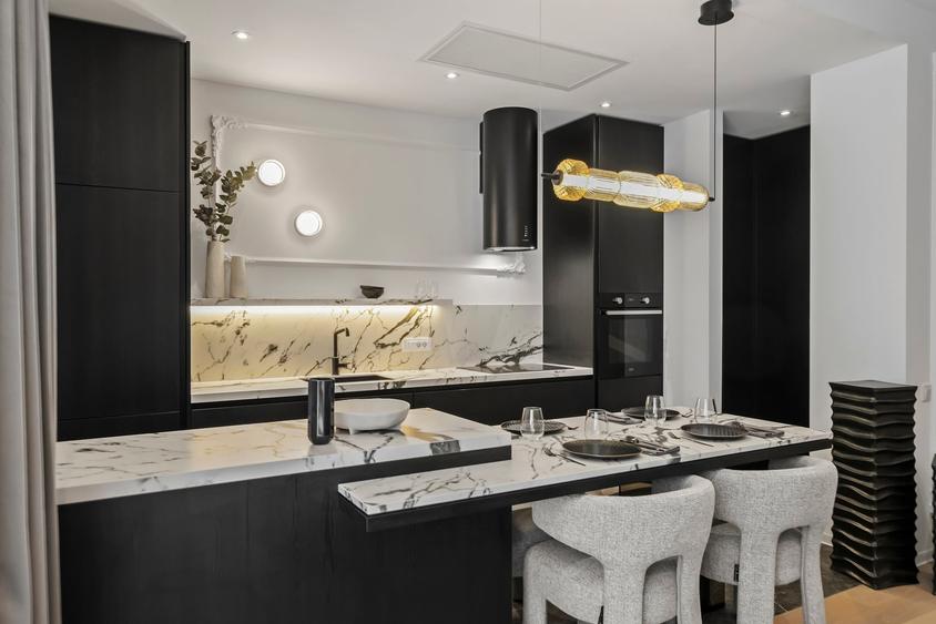 Apartament cu 4 camere semidecomandat în Floreasca