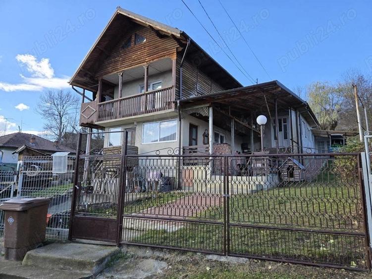 Casă cu 4 camere în Slănic