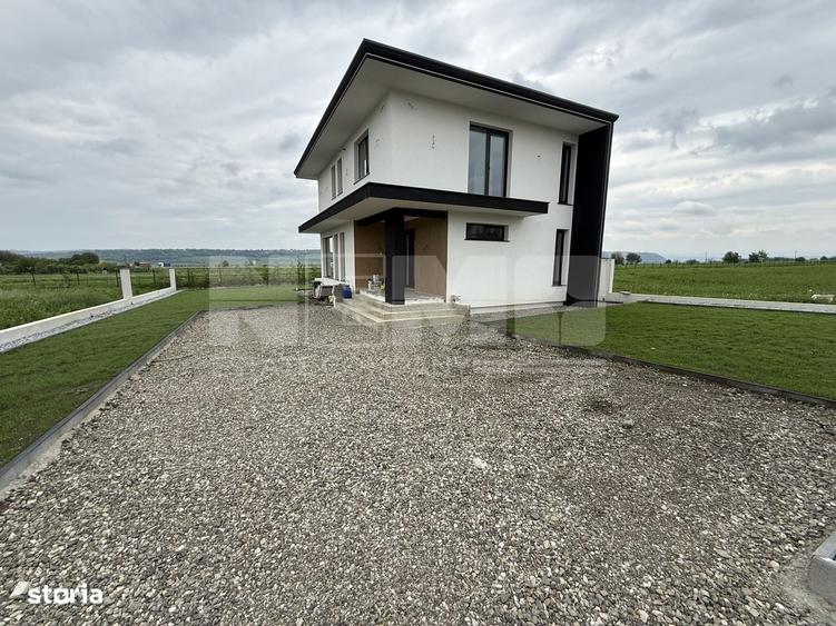 Casă cu 4 camere în Pătrăuți