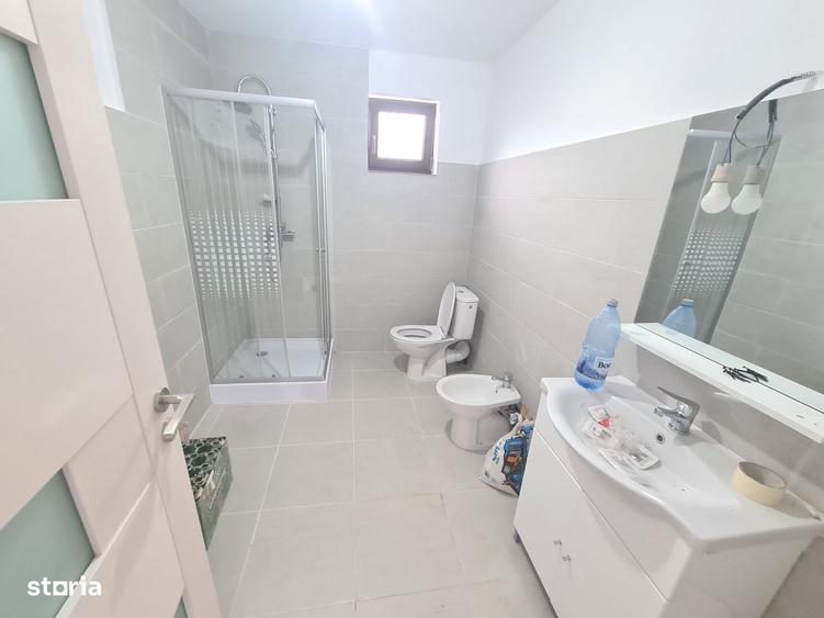 Casă cu 3 camere cu Teren 350 Mp în Săucești