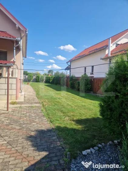 Casă cu 7 camere cu Teren 830 Mp în Central