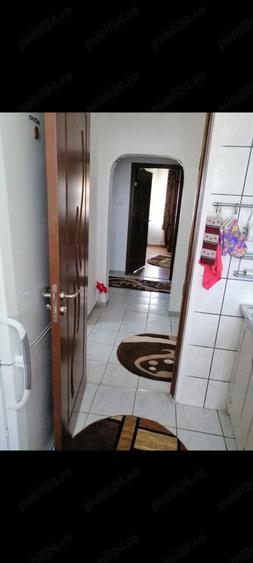 Apartament cu 3 camere decomandat în Poiana