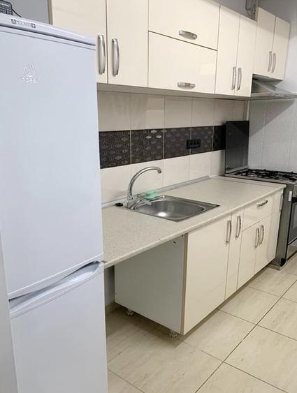 Apartament cu 3 camere decomandat, mobilat în Parcul Carol
