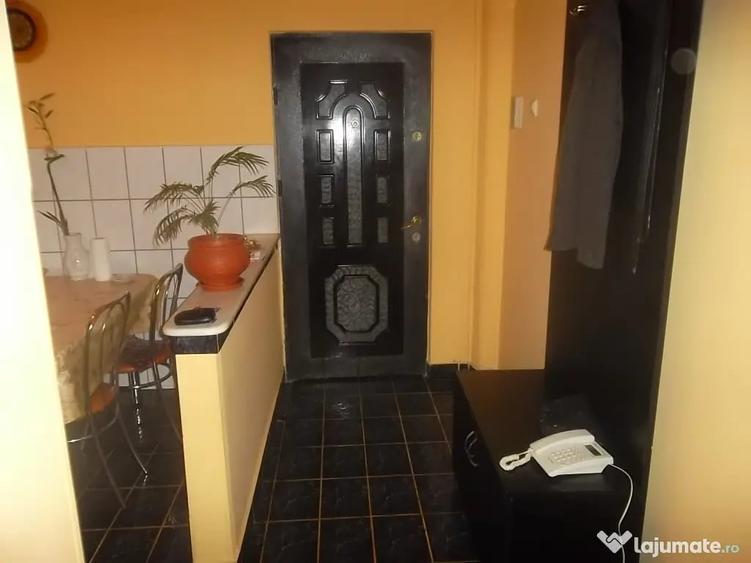 Apartament cu 2 camere decomandat în Piața Centrală