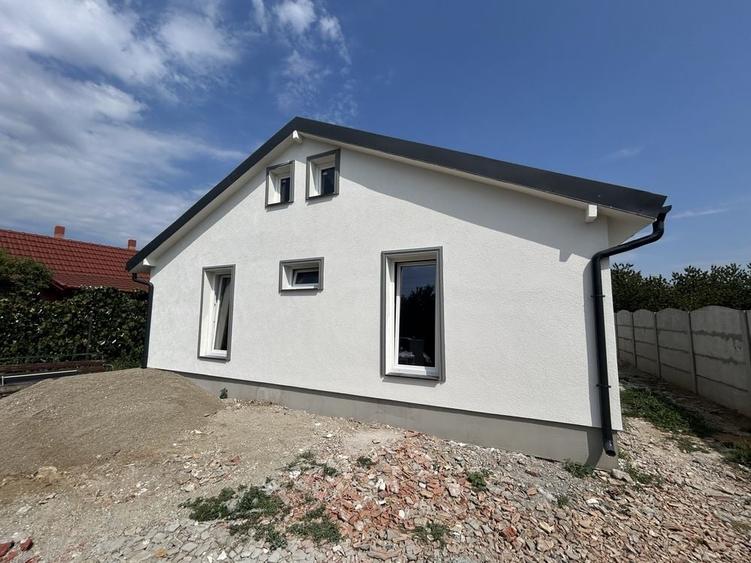 Casă cu 3 camere în Lazuri
