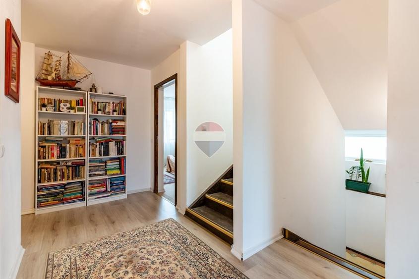 Casă individuală cu 8 camere cu Teren 476 Mp în Corbeanca