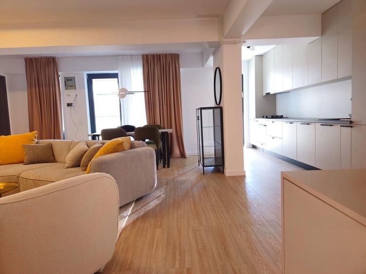 Apartament cu 4 camere decomandat, mobilat în Iancu Nicolae