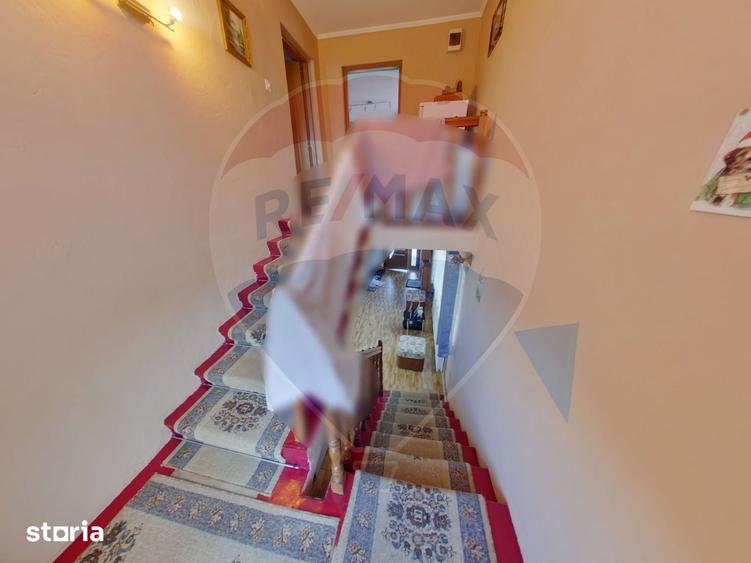 Casă cu 4 camere cu Teren 900 Mp în Central