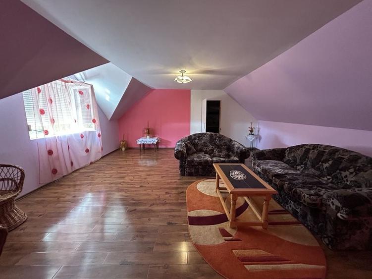 Casă cu 4 camere în Central
