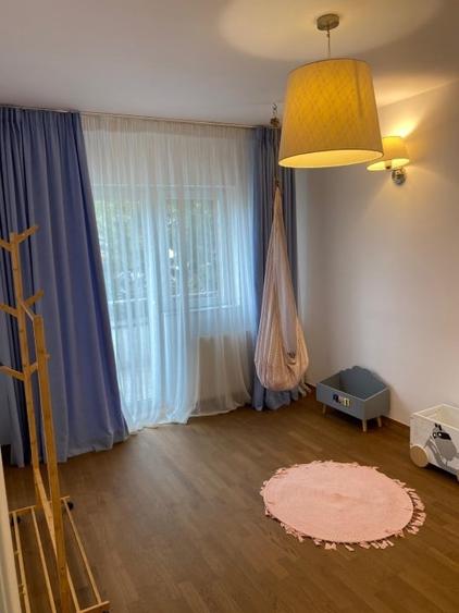 Casă individuală cu 5 camere cu Teren 500 Mp în Central