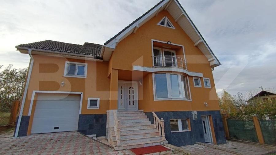 Casă individuală cu 6 camere cu Canalizare în Est