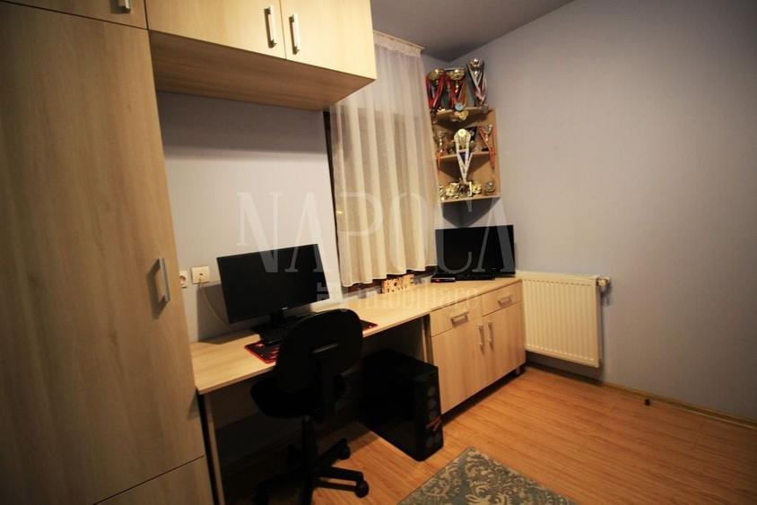 Apartament cu 4 camere semidecomandat în Florești