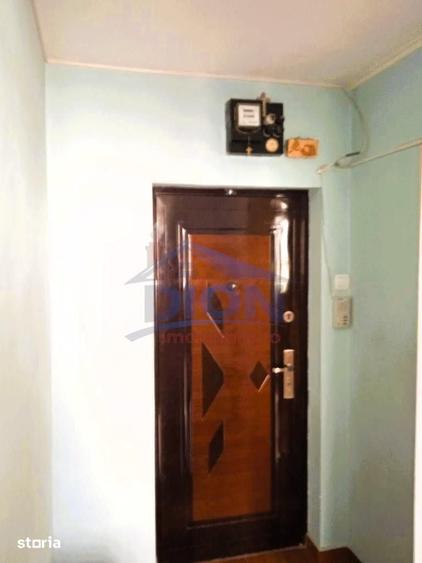 Apartament cu 3 camere semidecomandat în Drumul Taberei