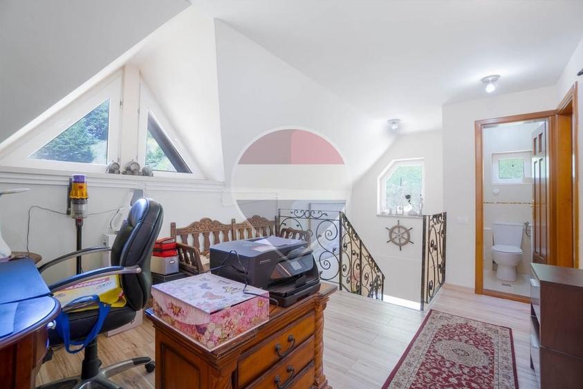 Casă individuală cu 4 camere cu Teren 853 Mp în Cheia