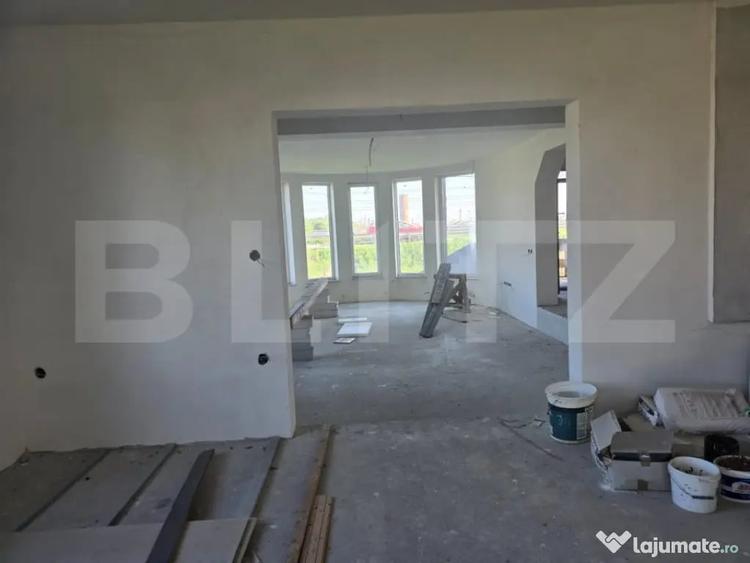 Casă cu 8 camere cu Teren 1500 Mp în Central