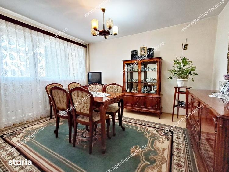 Apartament cu 3 camere decomandat în Micro 21