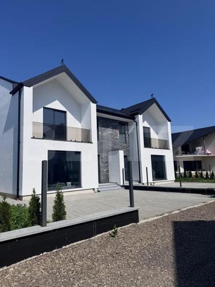 Duplex cu 4 camere cu Canalizare în Exterior Sud