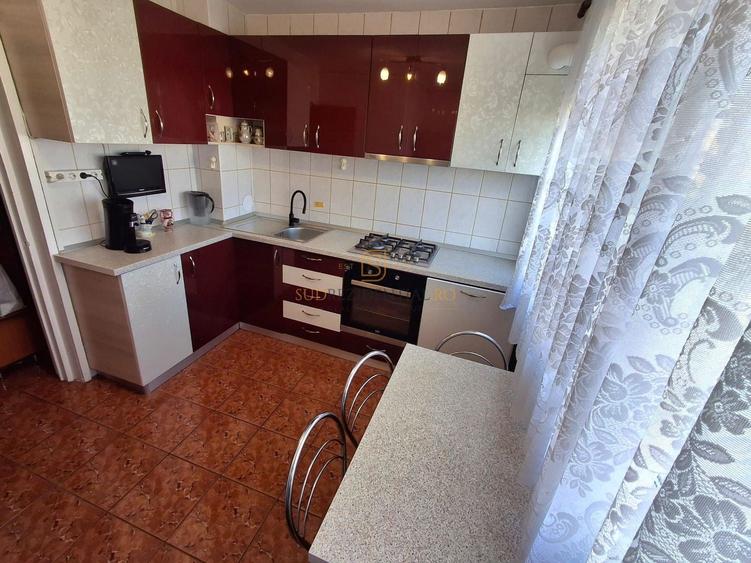 Apartament cu 3 camere semidecomandat, mobilat în Brâncoveanu