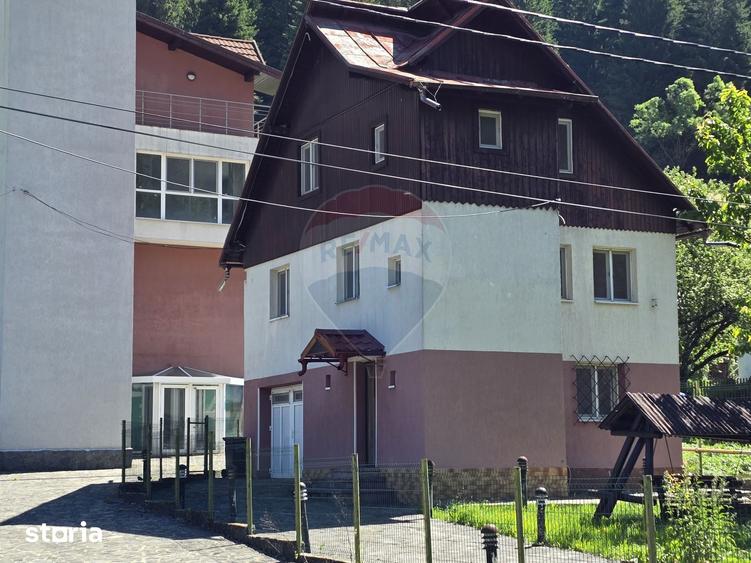 Casă cu 5 camere cu Teren 500 Mp în Moieciu