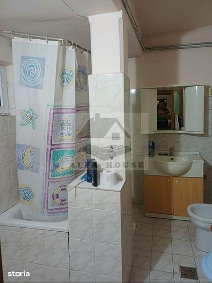 Apartament cu 4 camere decomandat în Sânpetru