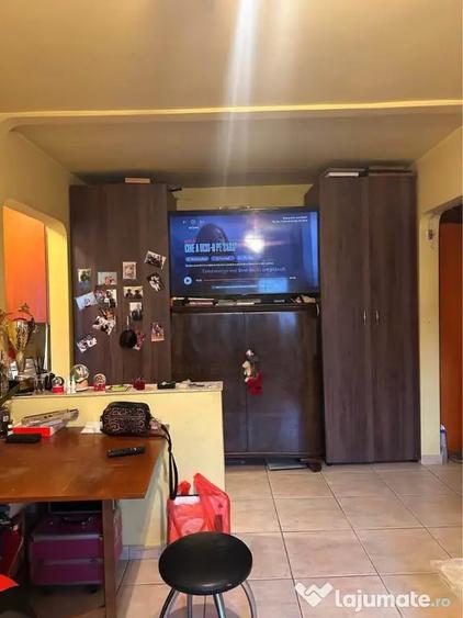 Apartament cu 3 camere decomandat, mobilat în Mircea cel Bătrân