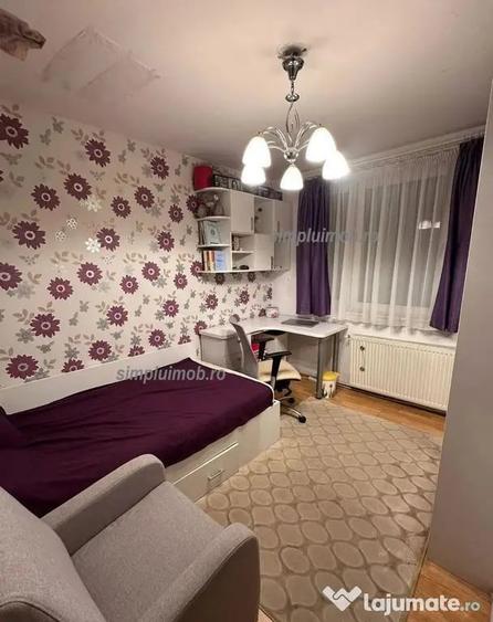 Apartament cu 4 camere decomandat în Titan