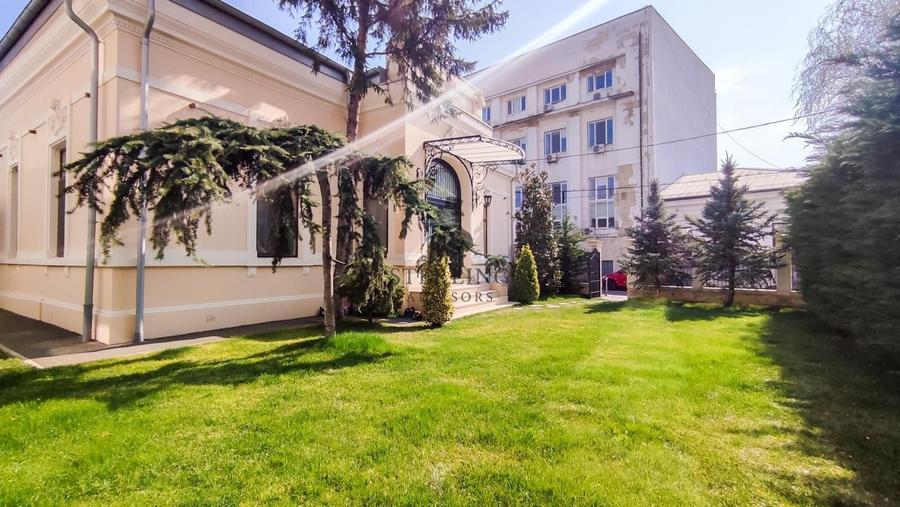 Casă individuală cu 8 camere cu Canalizare în Calea Călărașilor