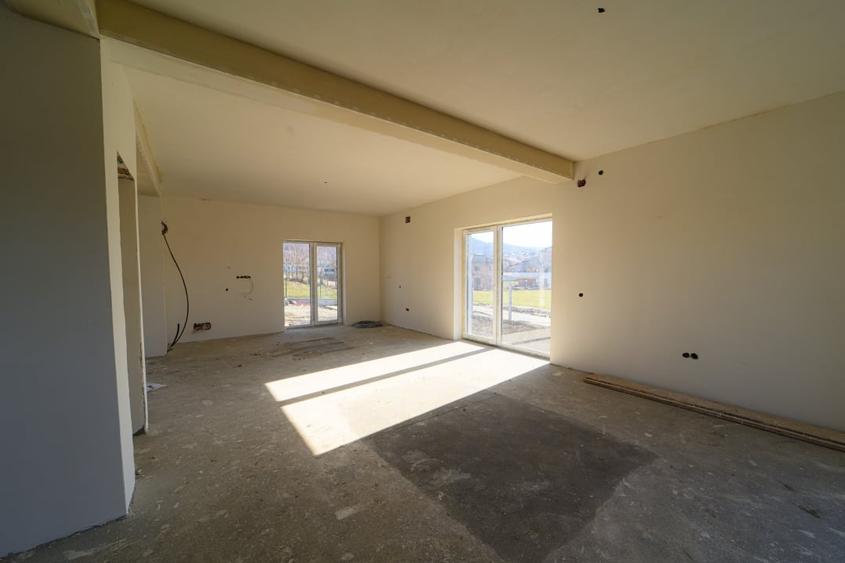 Duplex cu 4 camere decomandat cu Teren 235 Mp în Central