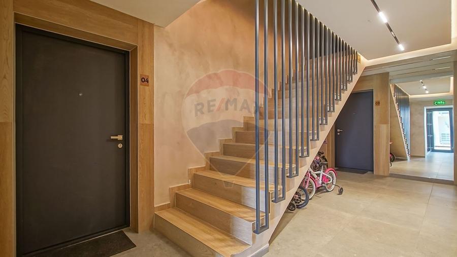 Apartament cu 3 camere decomandat, mobilat în Tractorul