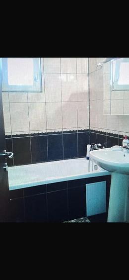 Apartament cu 3 camere semidecomandat în Sebastian