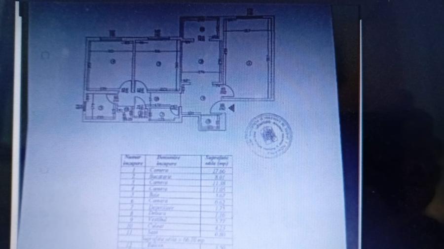 Apartament cu 3 camere decomandat în Central