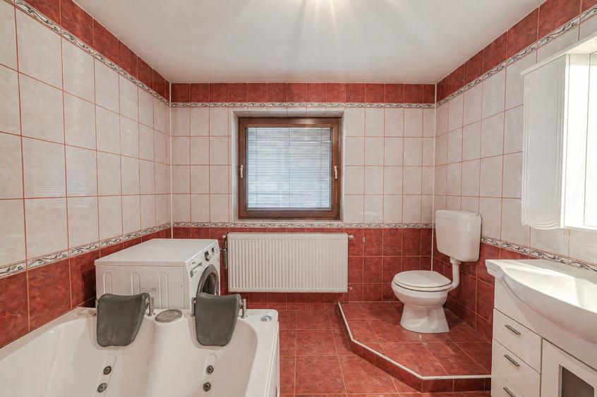 Casă individuală cu 4 camere cu Canalizare în Calea Urseni