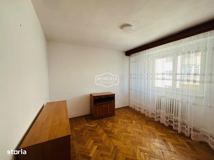Apartament cu 4 camere decomandat în Central