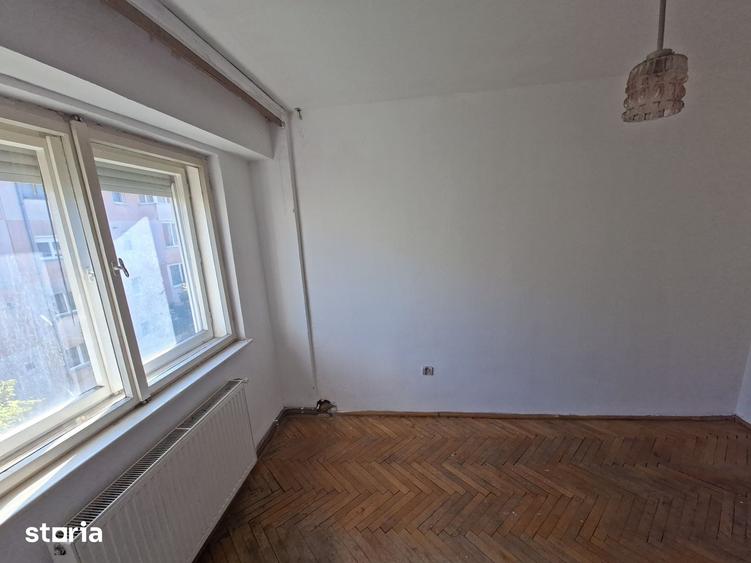 Apartament cu 3 camere decomandat în Micro 16