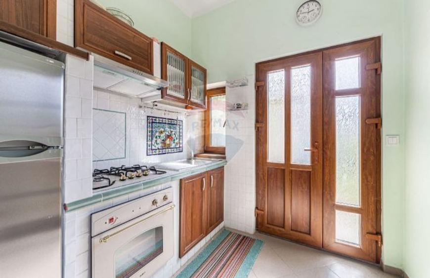 Casă cu 5 camere cu Teren 780 Mp în Pârneava