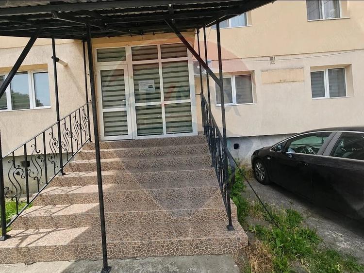 Spațiu comercial, de 64 mp, în Central