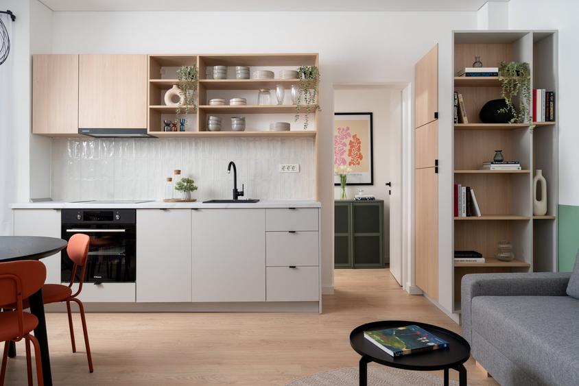 Apartament cu 3 camere semidecomandat, mobilat în Sala Palatului
