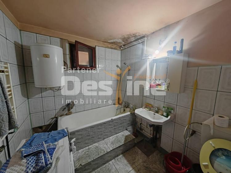 Casă individuală cu 8 camere cu Canalizare în