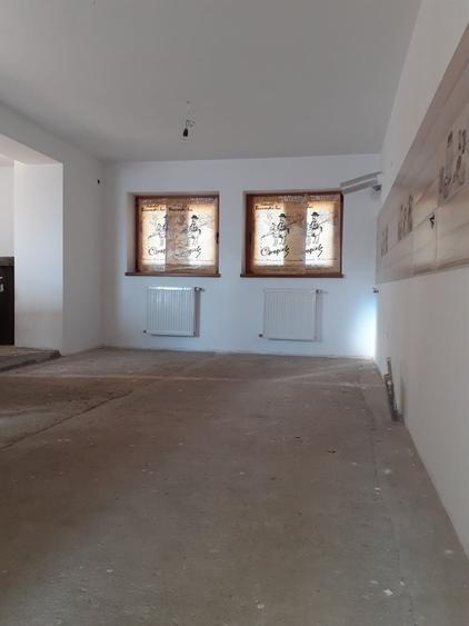 Casă cu 4 camere în Caracal